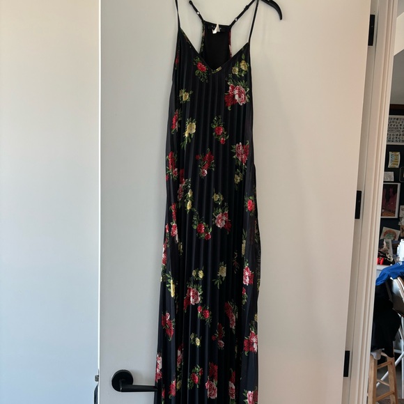 B. Darlin mFloral Pleated Maxi Dress womens size 6 - Picture 8 of 11
